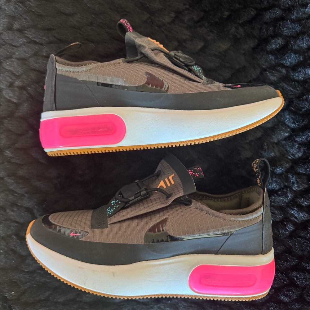 Nike Olive Green Sneakers